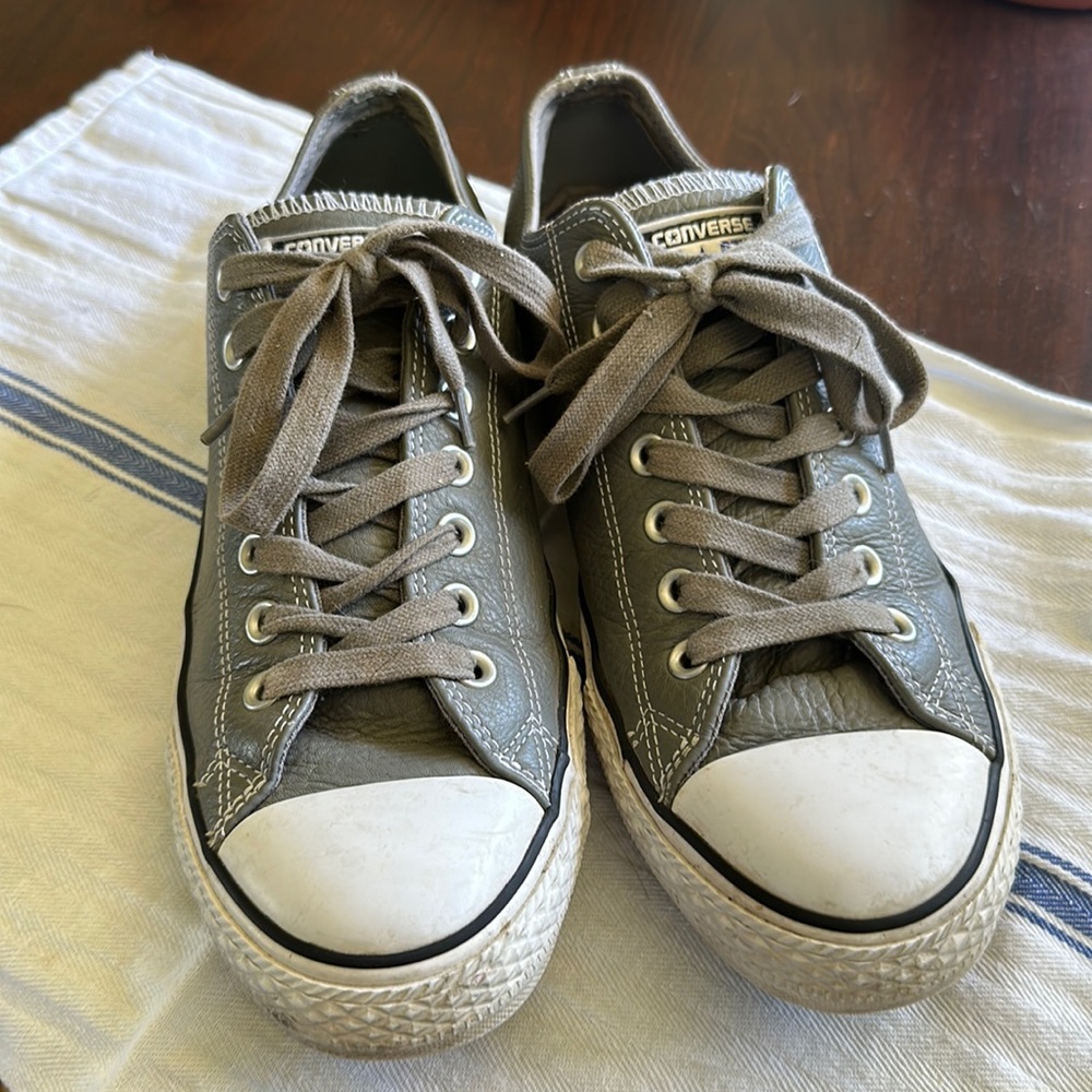 Men’s grey leather Converse All Stars size 10